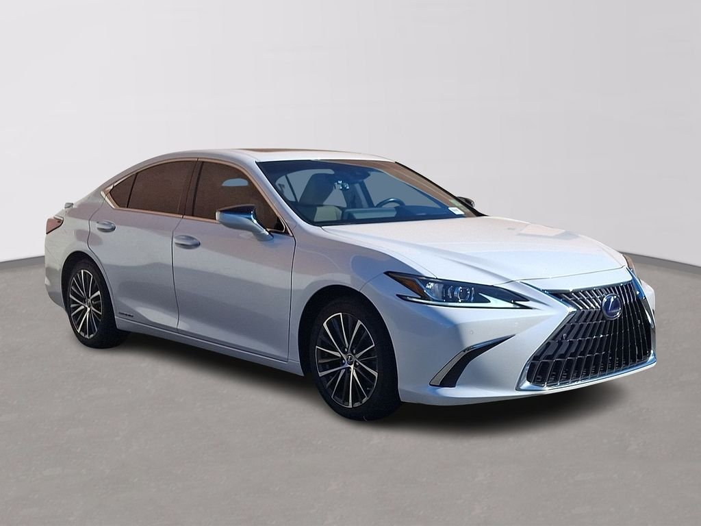 Used 2022 White Pearl Lexus 300h image 3