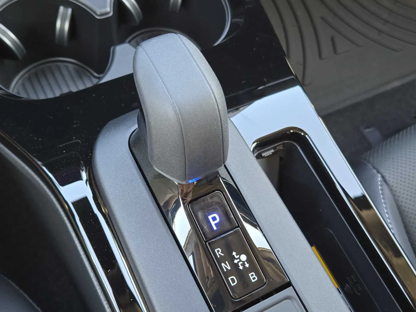 New 2027 Wind Chill Pearl Toyota XLE image 6
