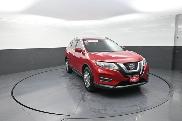 Used 2017 Red Nissan SV image 4