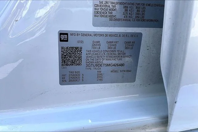 Used 2021 White Frost GMC SLT image 32