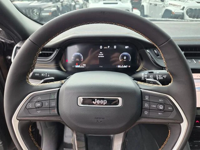 New 2026 Diamond Black Crystal Pearl-Coat Exterior Paint Jeep 85th Anniversary Edition image 28