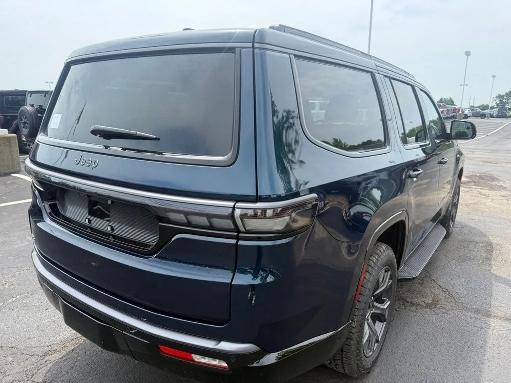New 2026 Fathom Blue Pearlcoat Jeep Upland image 3