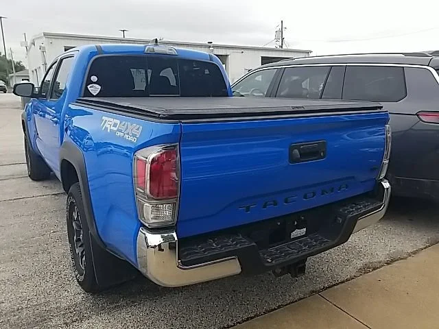 Used 2020 Blue Toyota SR5 image 16