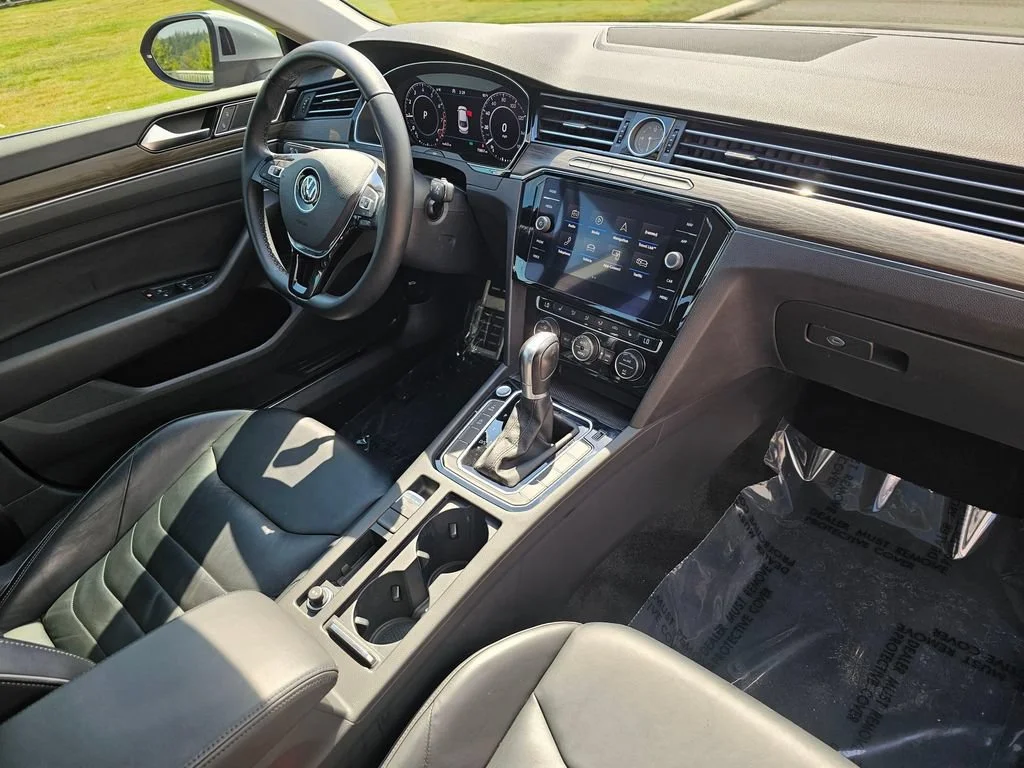 Used 2019  Volkswagen SEL image 10