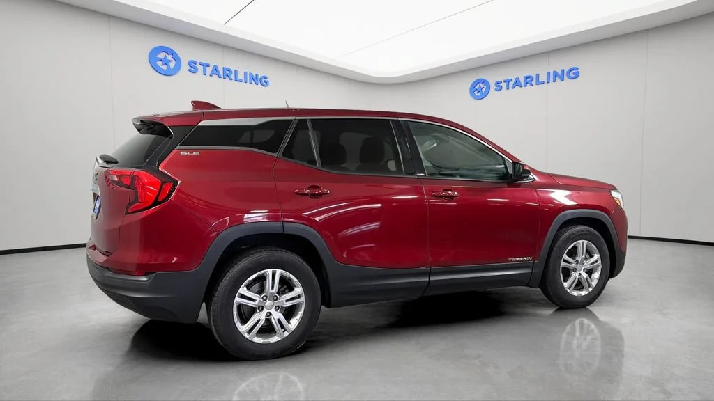 Used 2020 RED QUARTZ TINTCOAT GMC SLE image 10