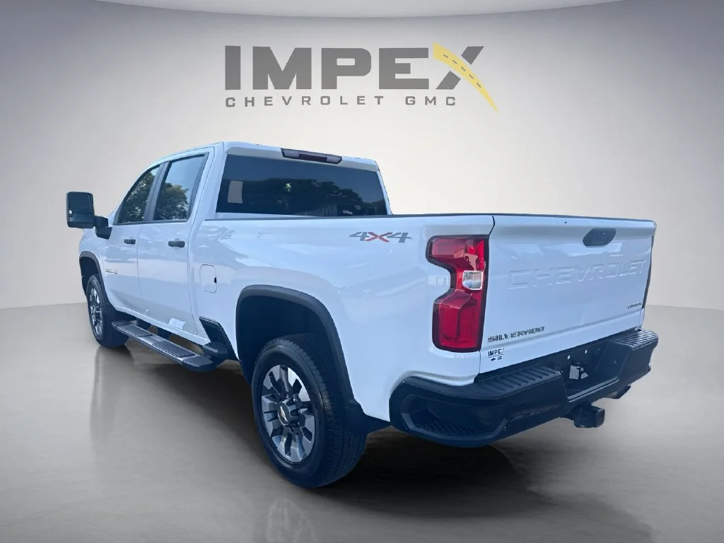 Used 2021 SUMMIT WHITE Chevrolet Custom image 3