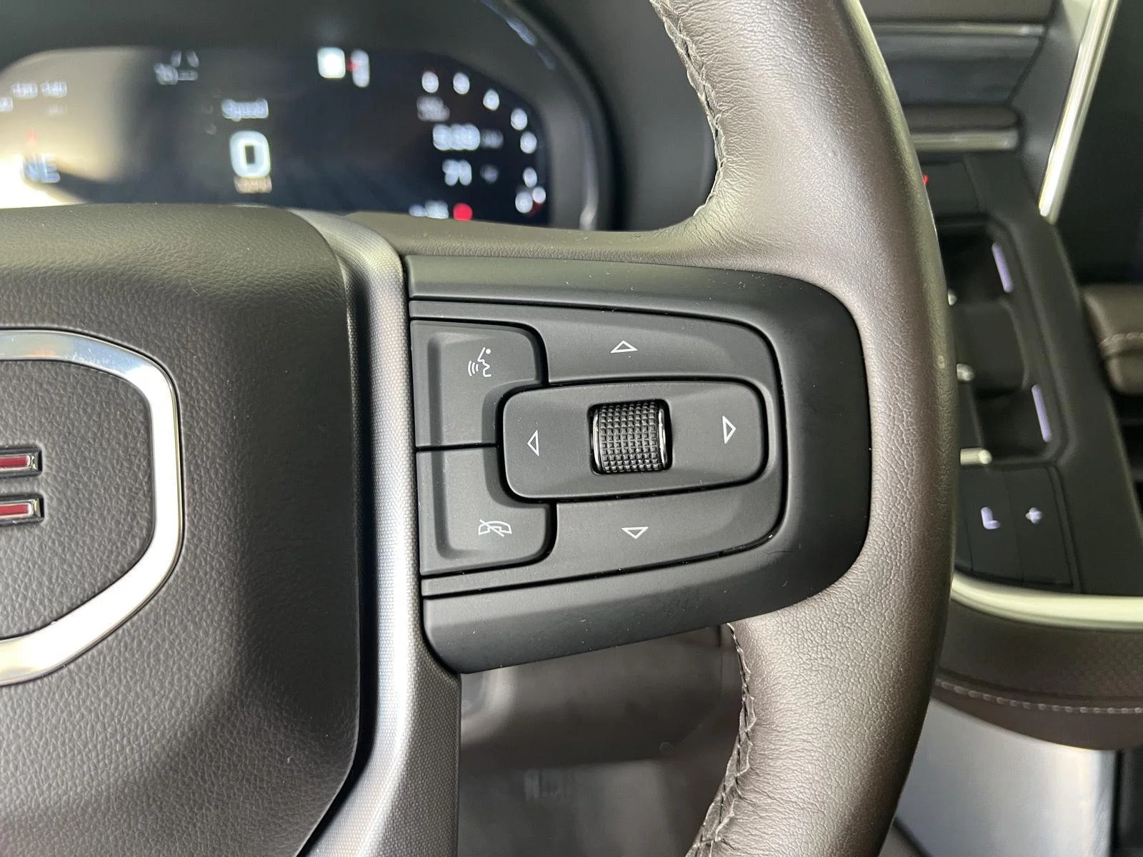 Used 2022 White Frost Tricoat GMC SLT image 15