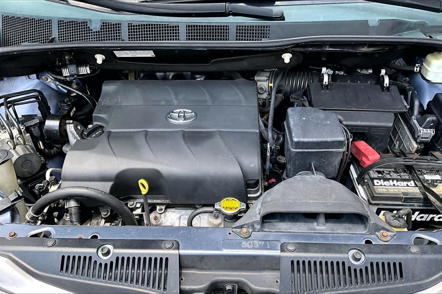 Used 2015 Shoreline Blue Pearl Toyota XLE image 32