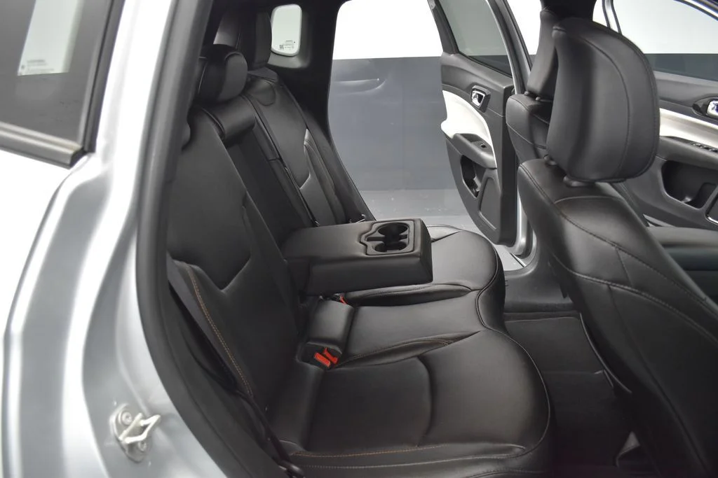 Certified Used 2024 Silver Jeep Limited image 27