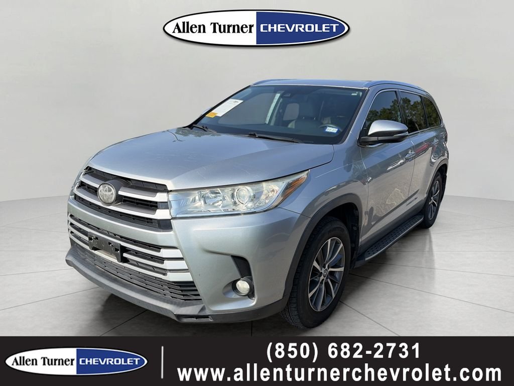 Used 2019 Silver Toyota XLE image 1