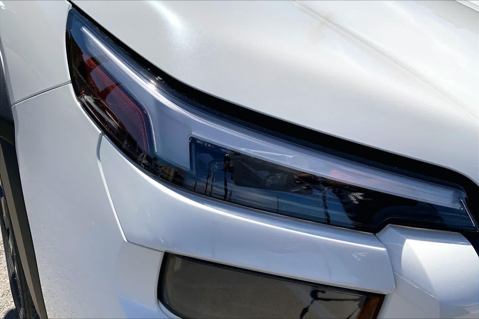 New 2026 CRYSTAL WHITE PEARL Subaru Limited image 13