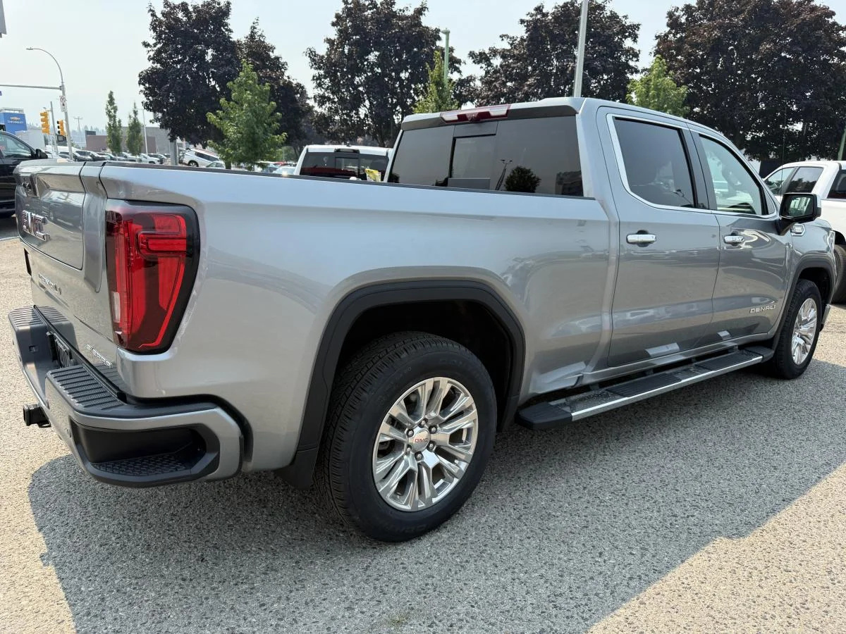 Used 2025 Silver GMC Denali image 7