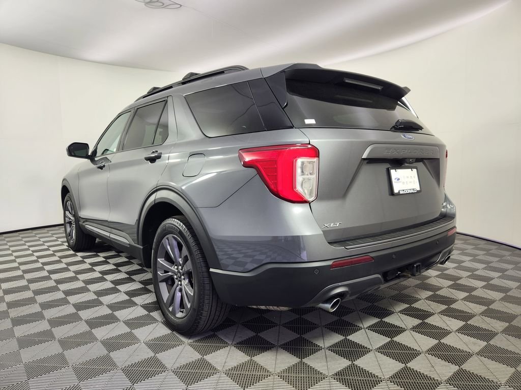 Used 2023 Gray Ford XLT image 3
