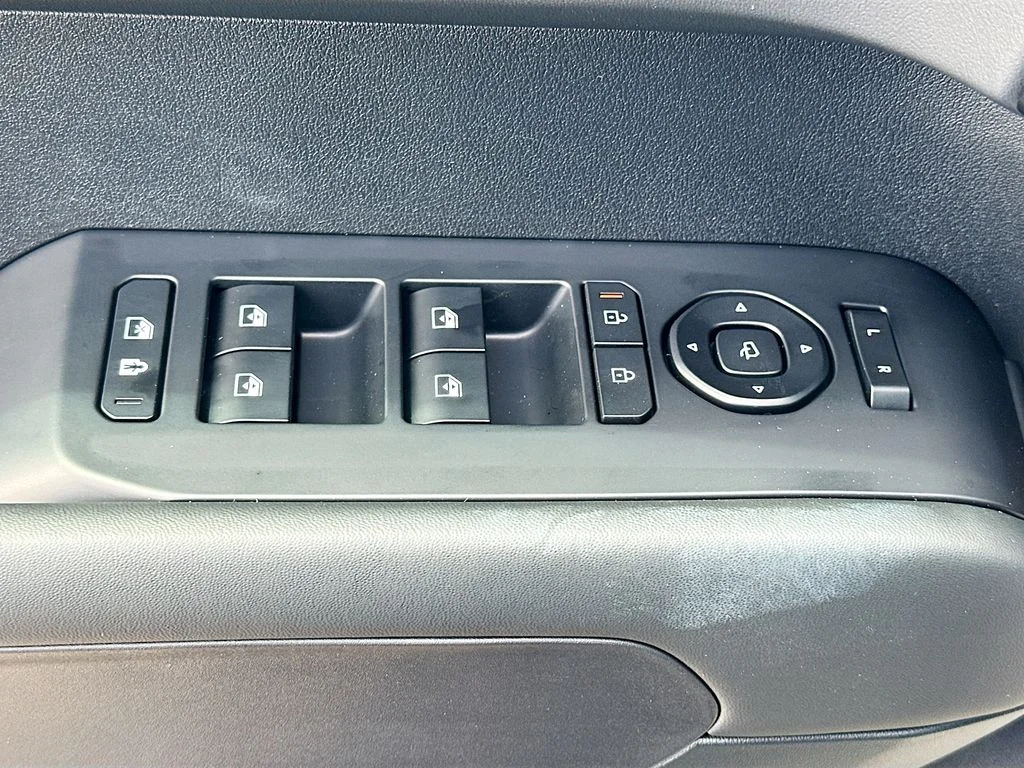 New 2027 Glacial White Pearl Kia X-Line EX image 18