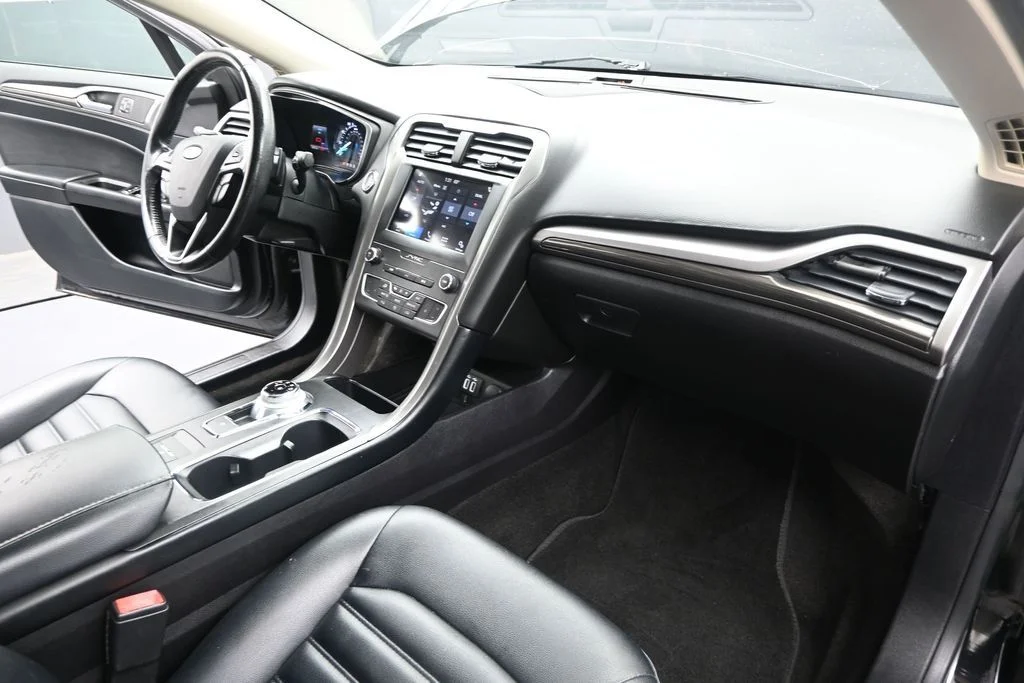 Used 2019 Black Ford SEL image 28