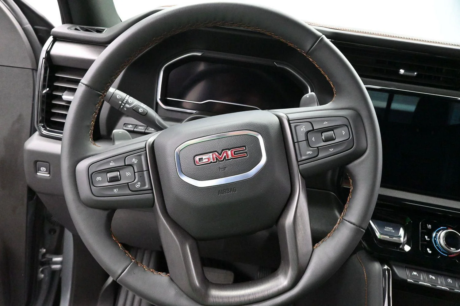 Used 2025 Sterling Metallic GMC AT4 image 17