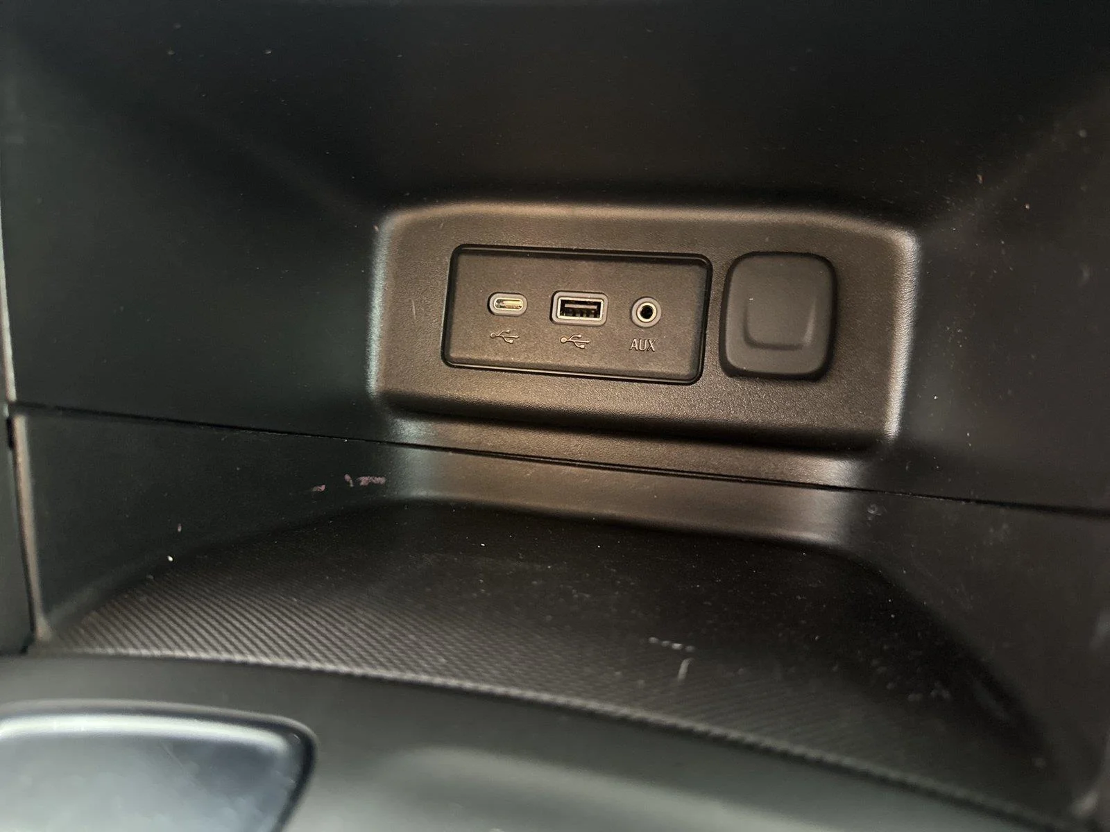 Used 2023 SUMMIT WHITE Chevrolet LT image 30