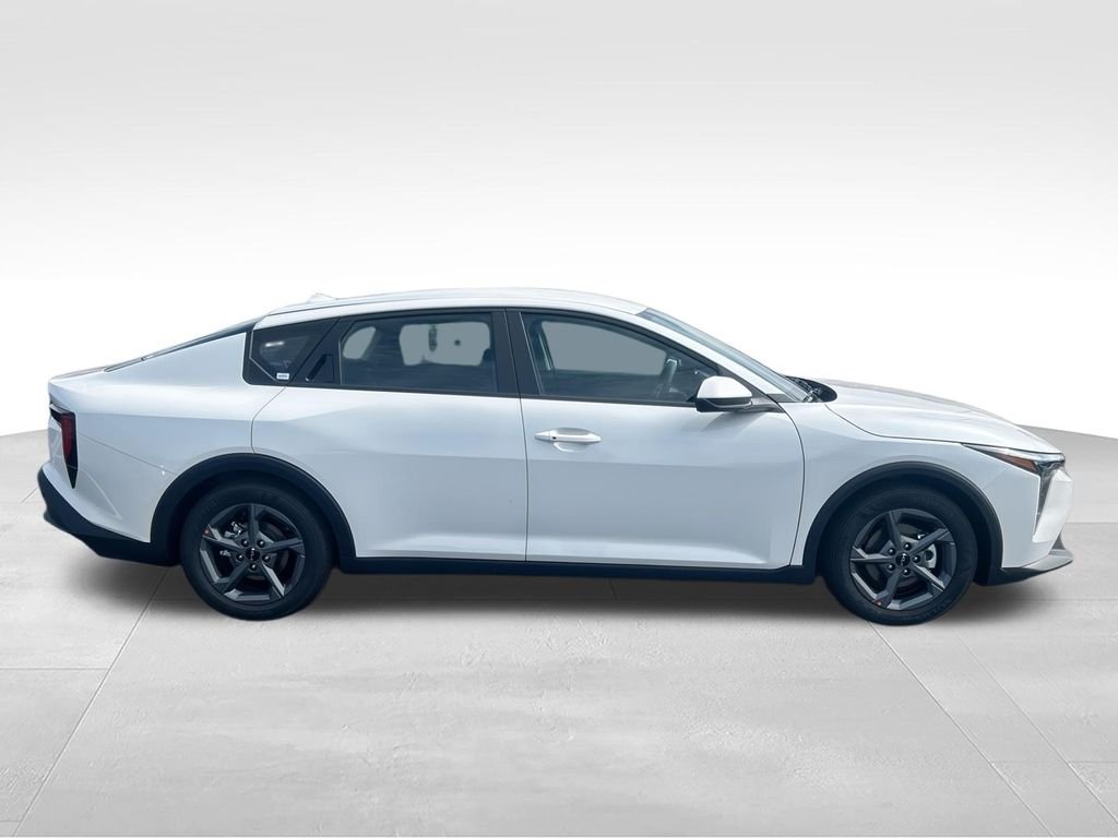 Used 2026 White Kia LXS image 9