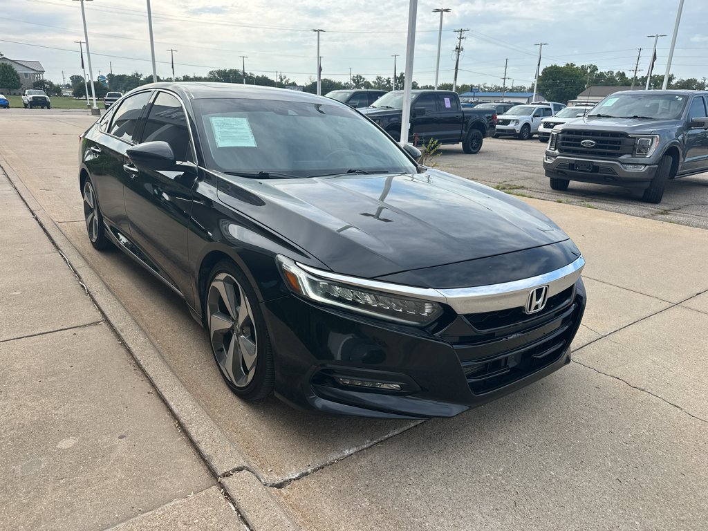 Used 2018 Crystal Black Pearl Honda Touring 1.5T image 8