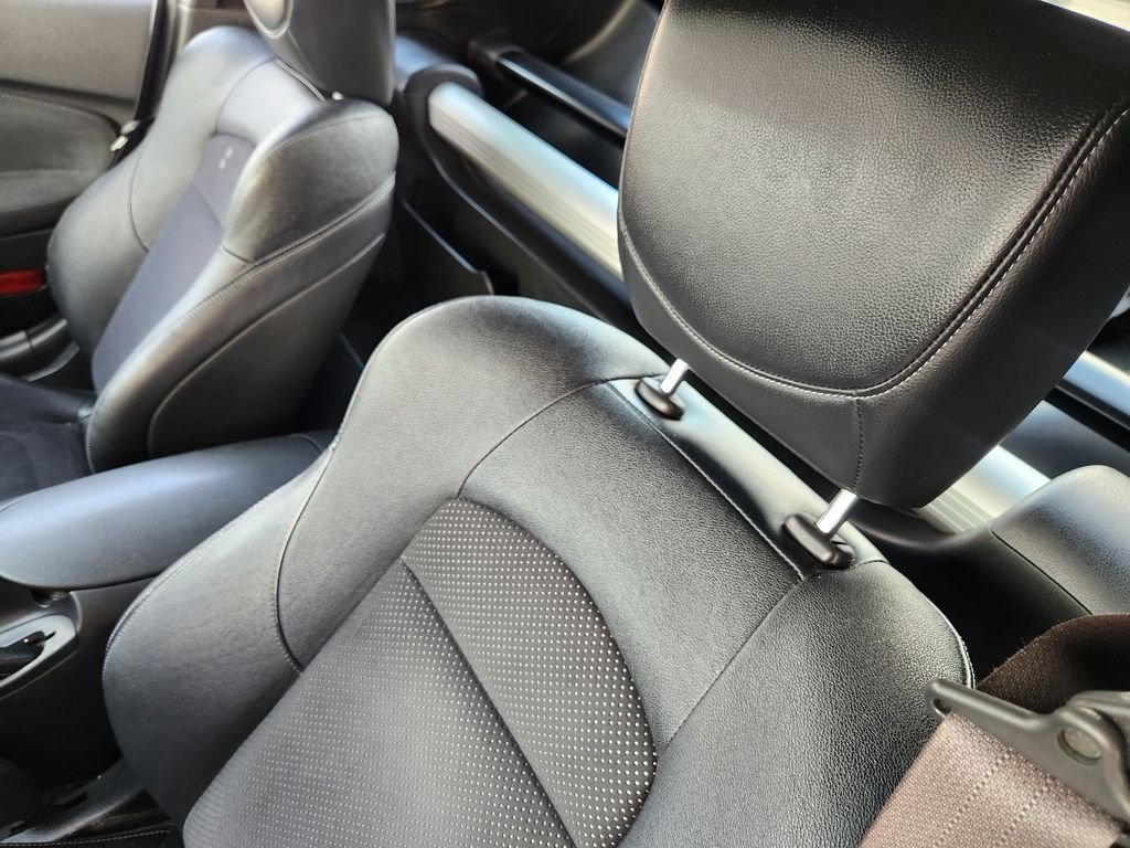 Used 2016 Black Cherry Nissan Touring image 27