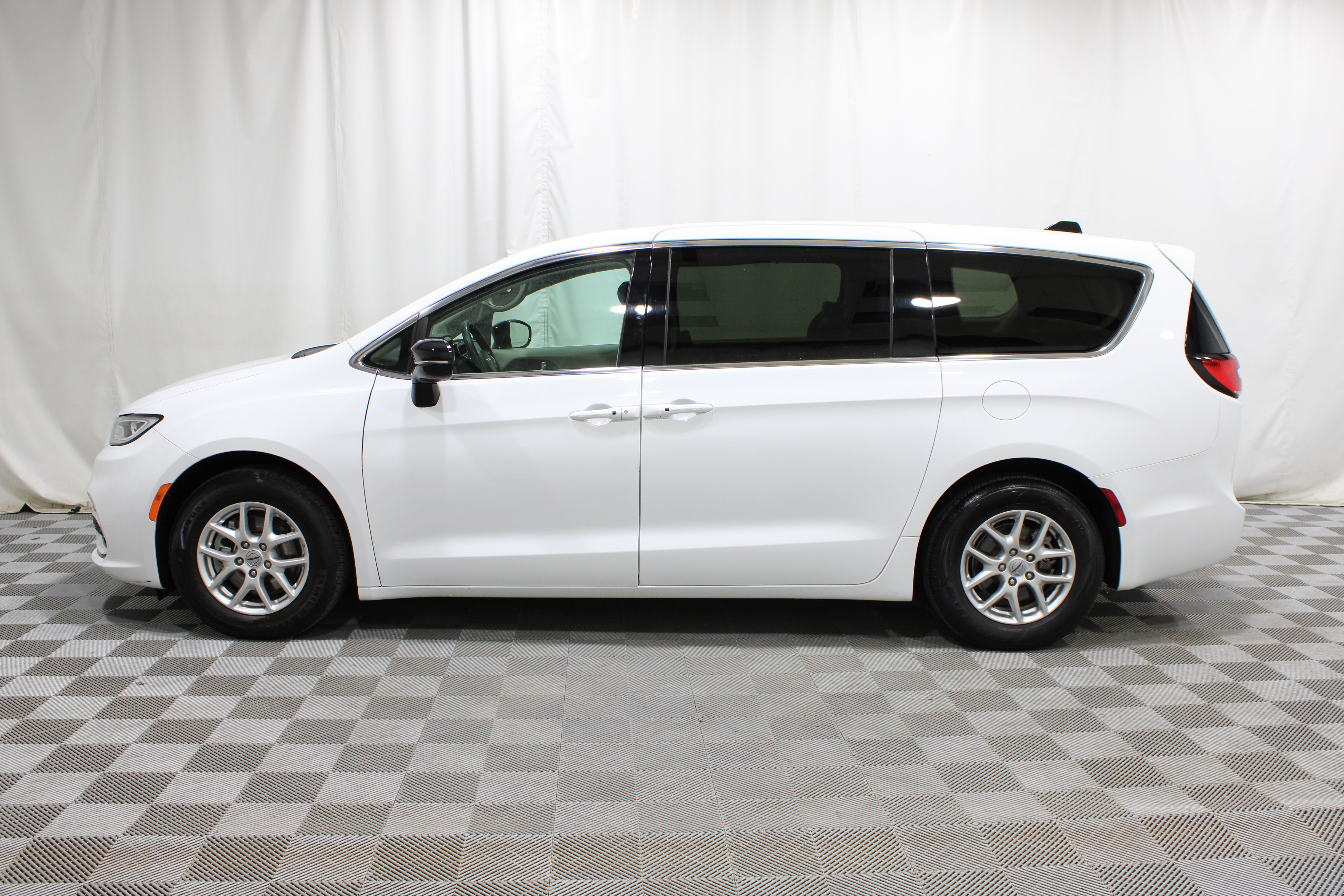 Used 2024 Bright White Clearcoat Chrysler Touring L image 34