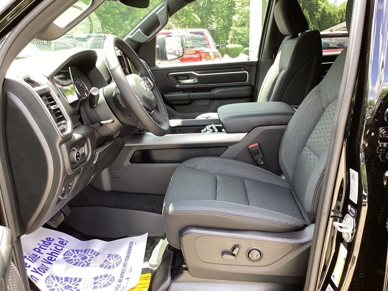 New 2026 Diamond Black Crystal Pearl-Coat Exterior Paint RAM Big Horn/Lone Star image 26