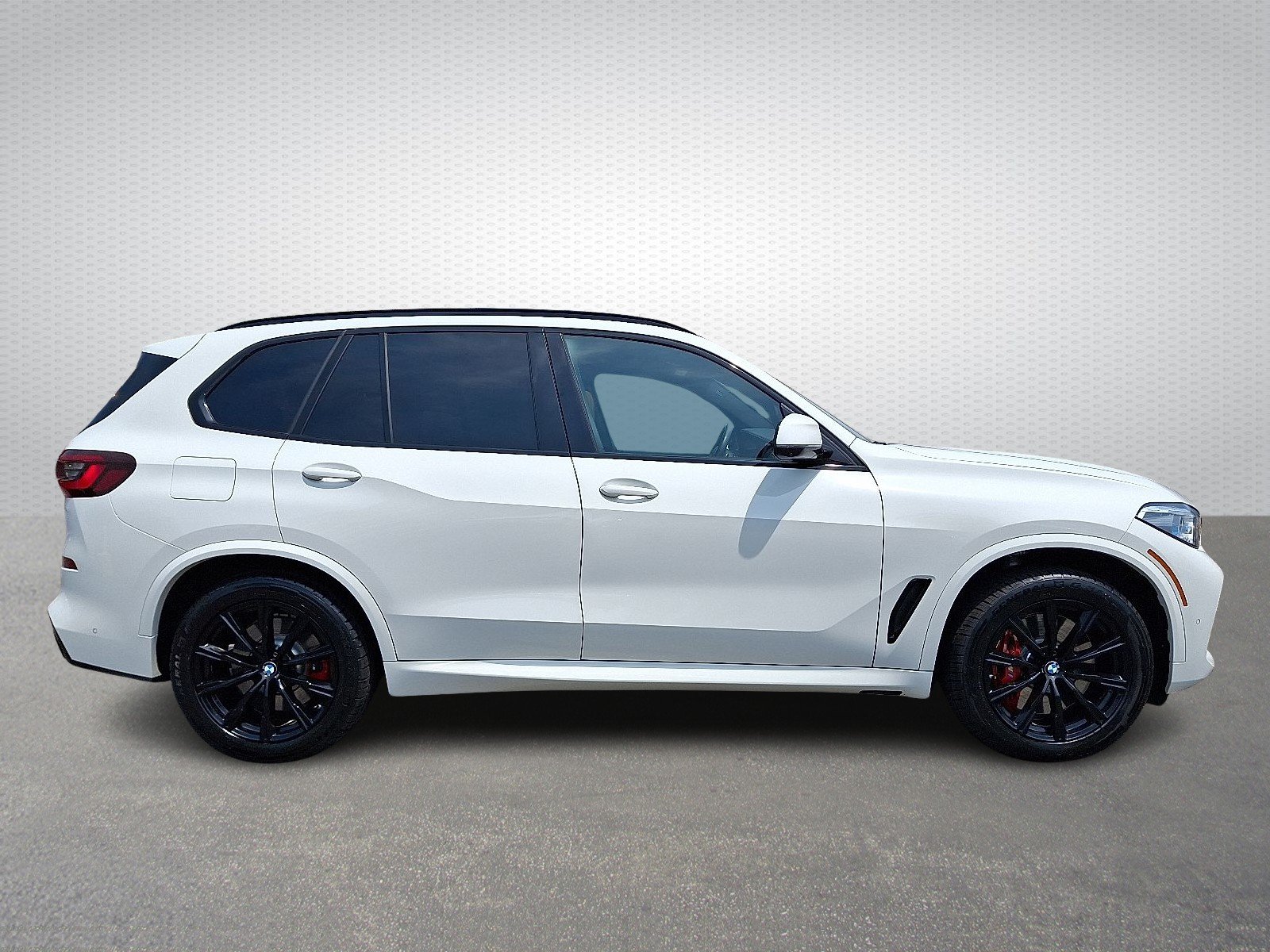 Certified Used 2023 Alpine White - 300 BMW M50i image 7