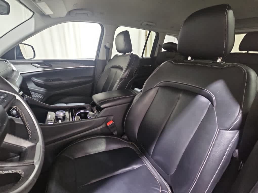 Used 2023 Velvet Red Pearlcoat Jeep Limited image 8