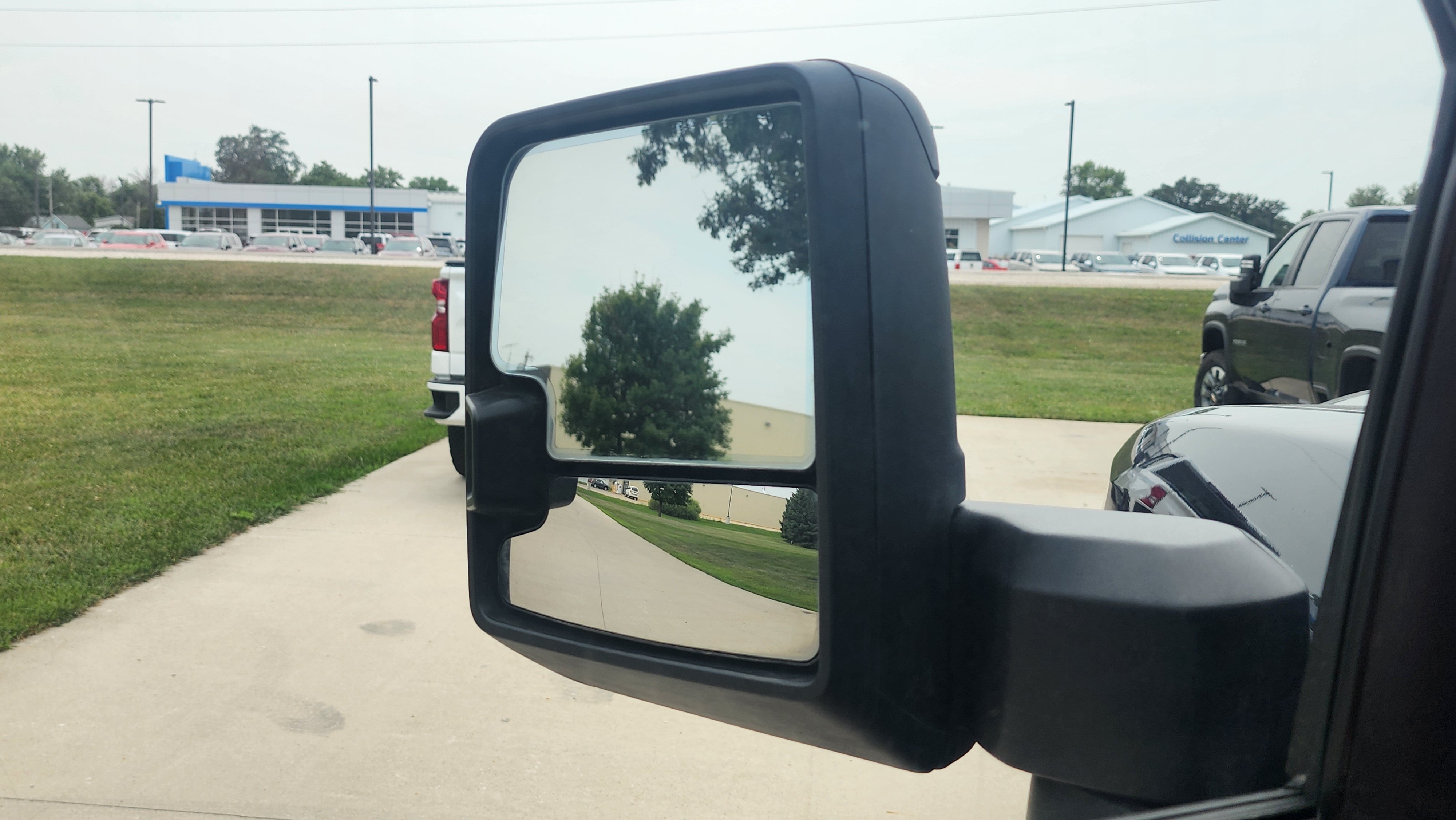 Used 2022 Northsky Blue Metallic Chevrolet Custom image 10