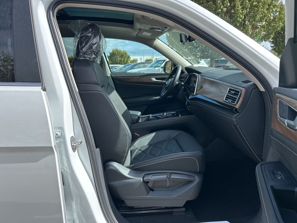 New 2026 White/off-white Volkswagen SE w/Technology image 42