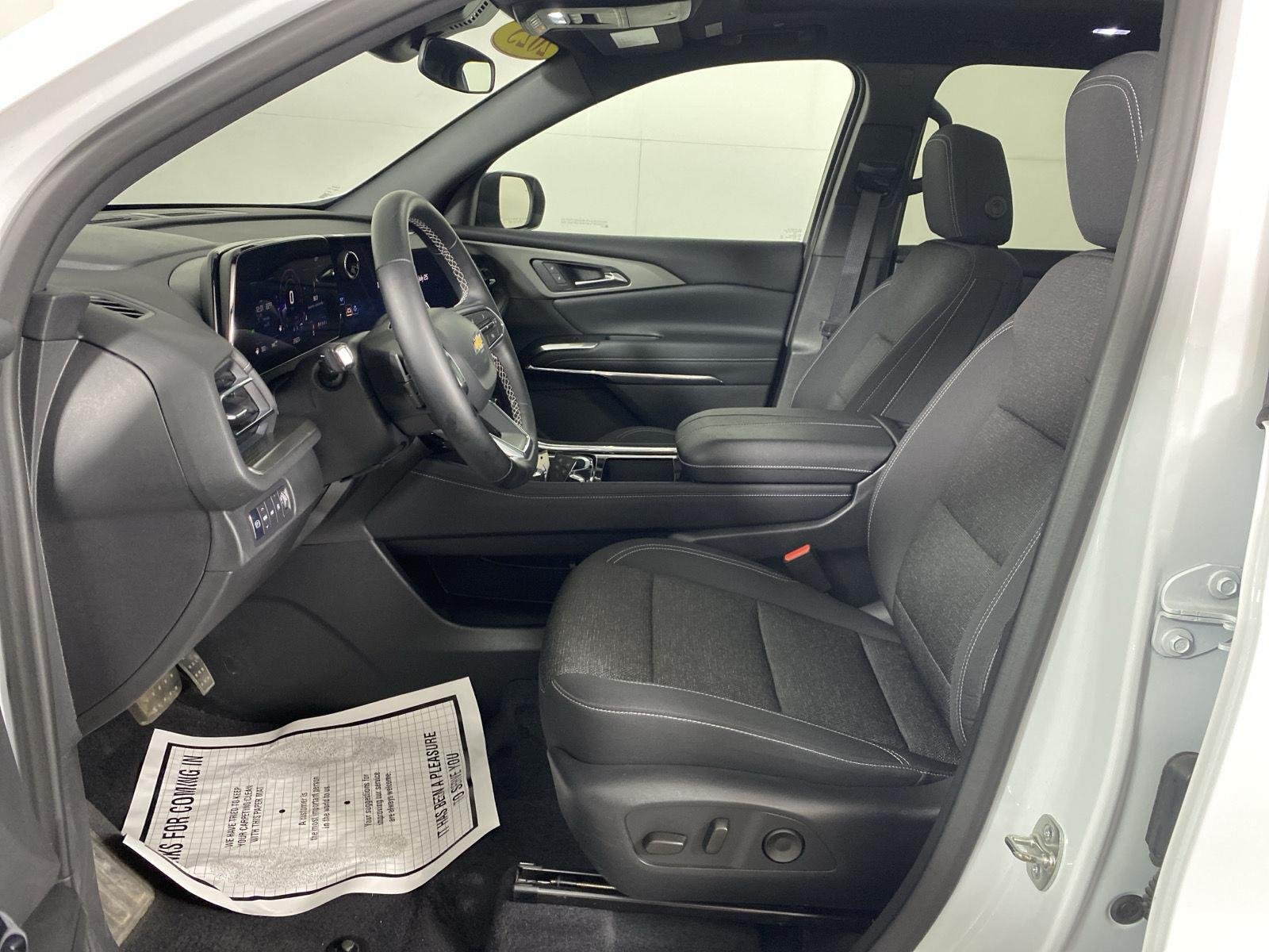 Used 2025 Summit White Chevrolet LT image 13