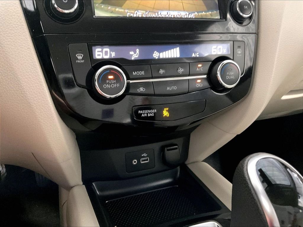 Used 2022 White Nissan SV image 25