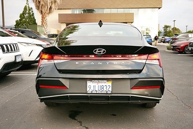 Used 2024 Black Hyundai SE image 7