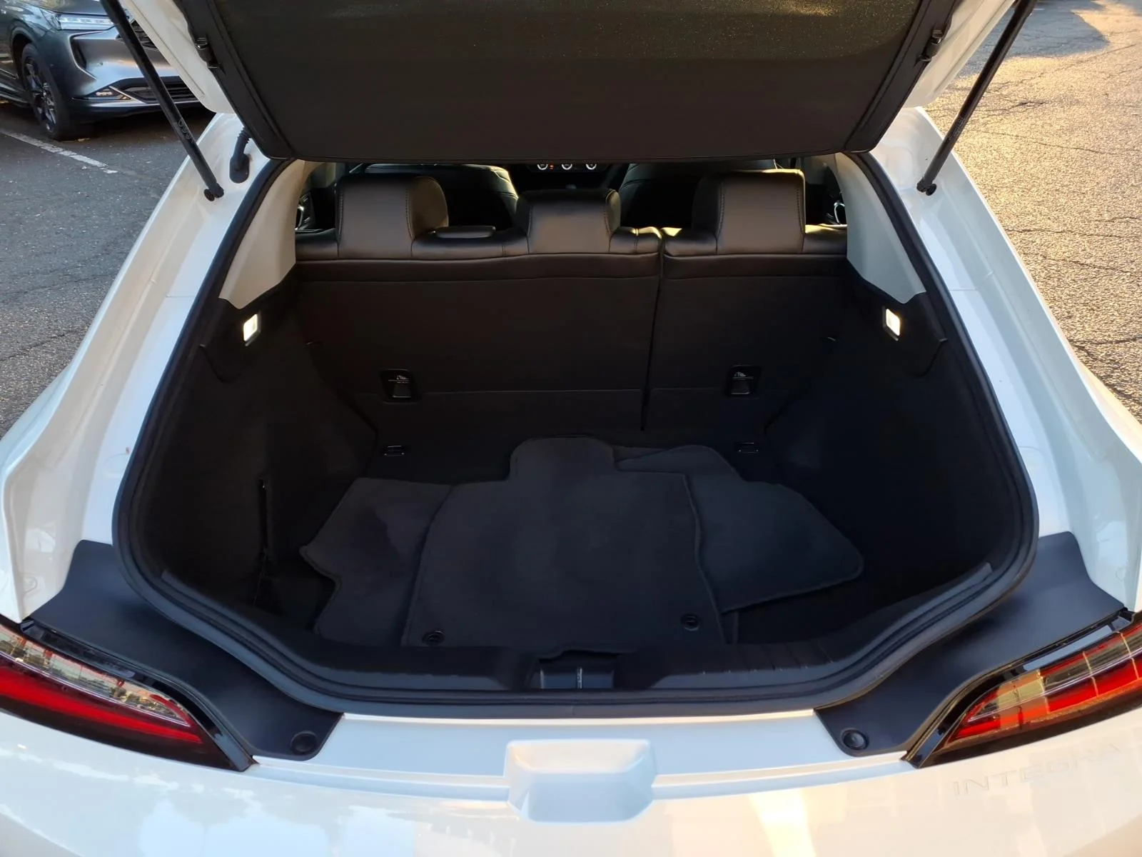 Used 2025 Platinum White Pearl Acura INTEGRA image 13