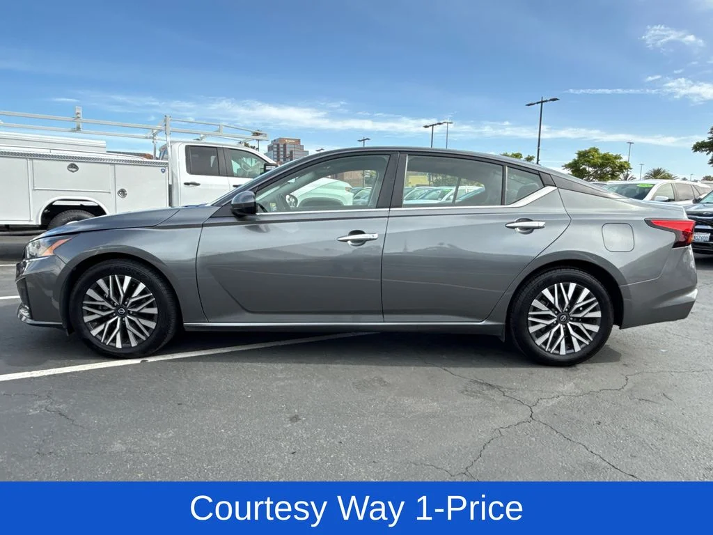Used 2023 Gray Nissan 2.5 SV image 9
