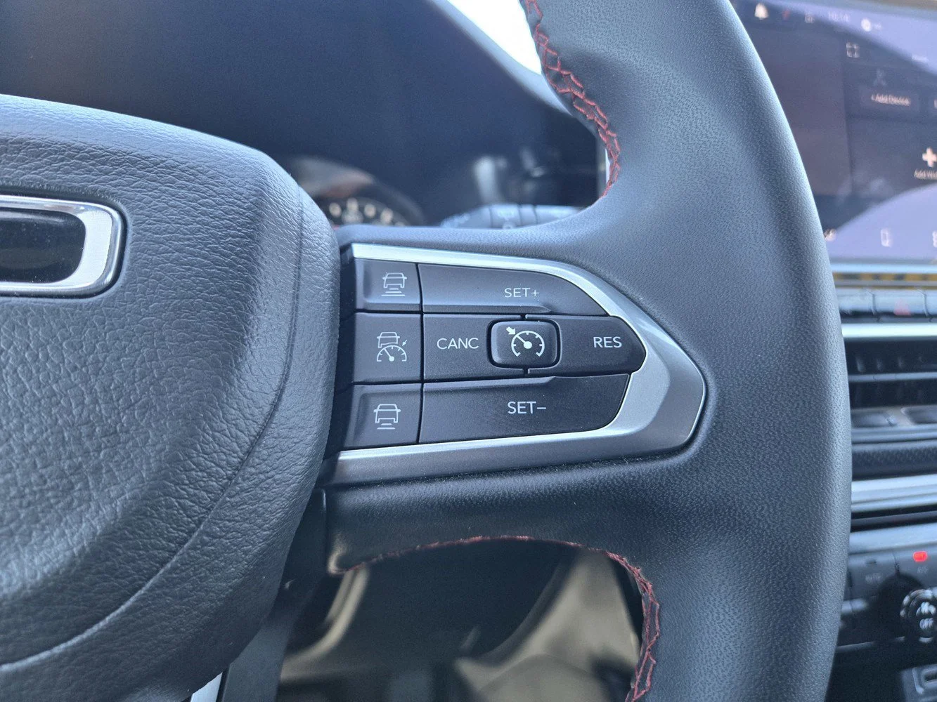 Used 2025 Bright White Clearcoat Jeep Trailhawk image 18