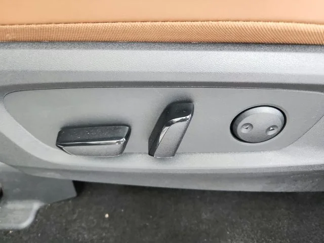 Used 2025 Silver Nissan Platinum image 20