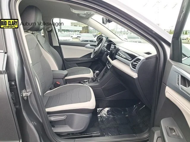 New 2026 Platinum Gray Metallic Volkswagen 1.5T SE image 18
