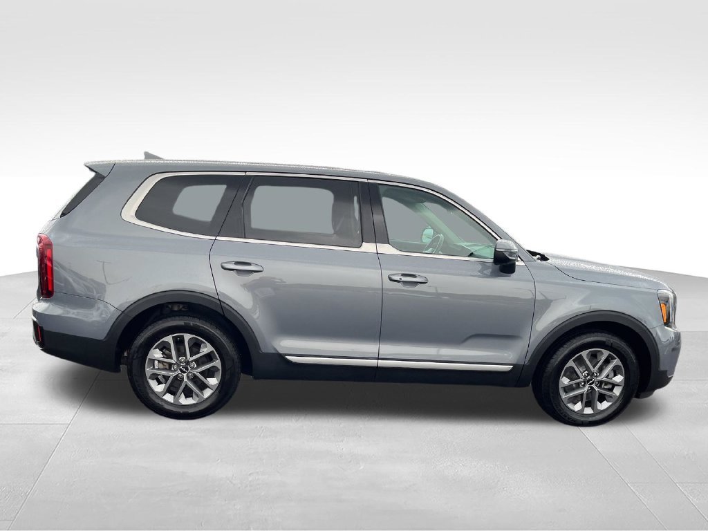 Used 2023 Silver Kia LX image 6