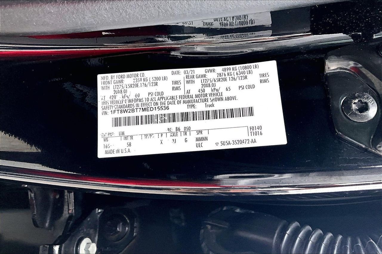 Used 2021 AGATE BLACK Ford LARIAT image 22