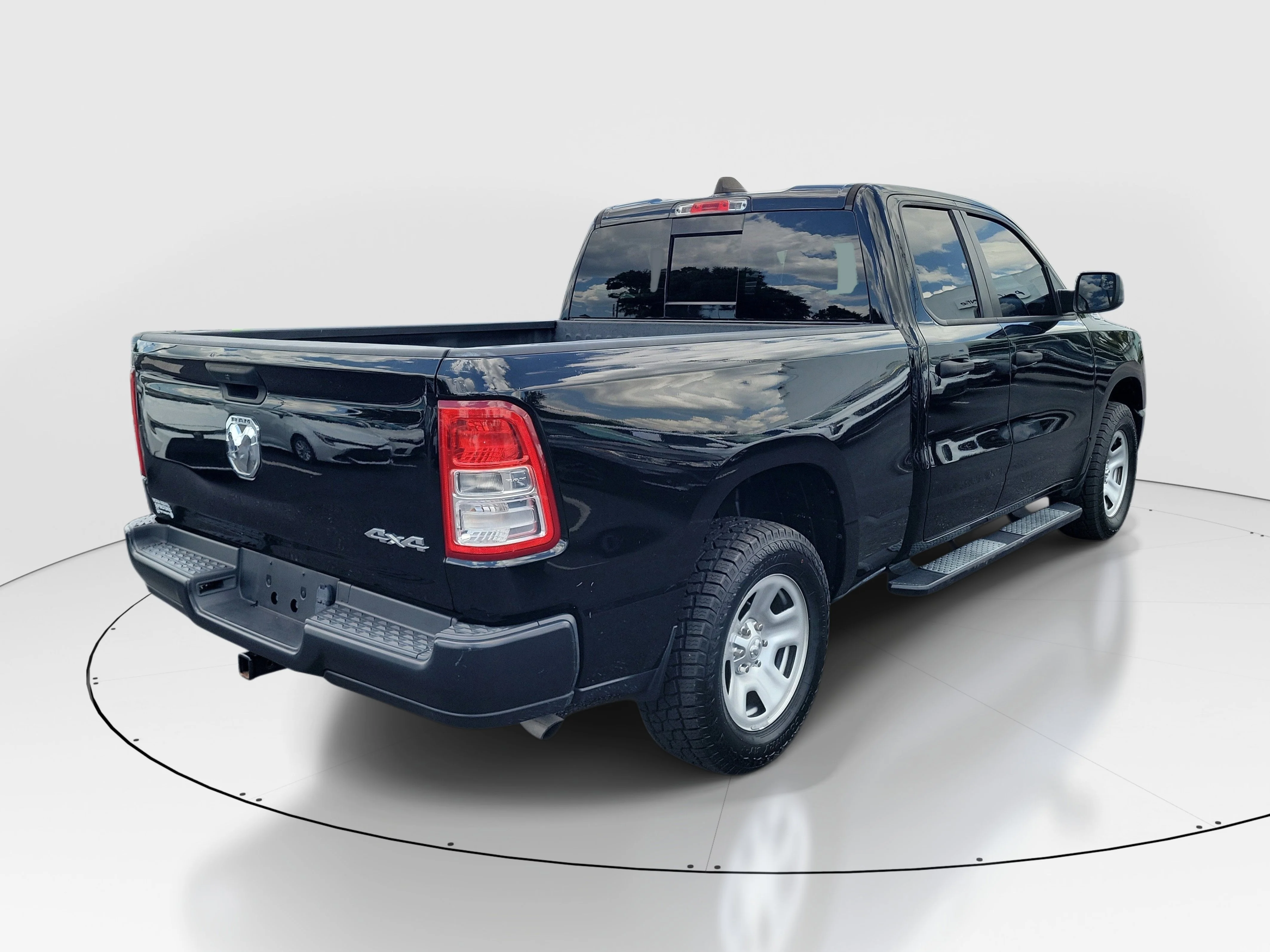 Used 2022 Diamond Black Ram Tradesman image 32