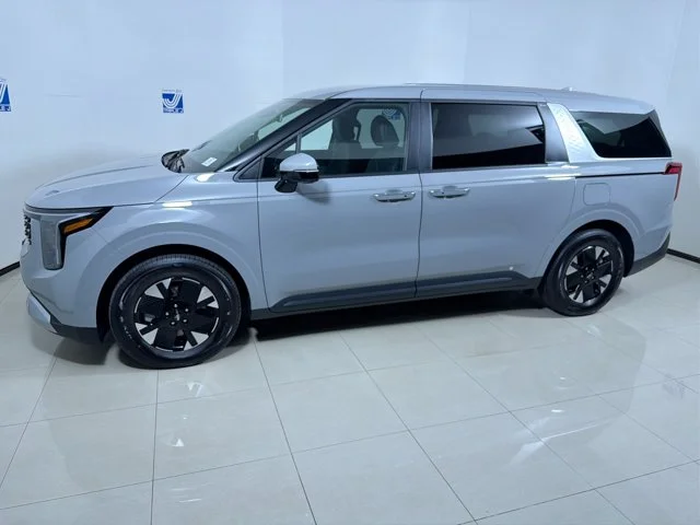 New 2027 CERAMIC SILVER Kia LXS image 4
