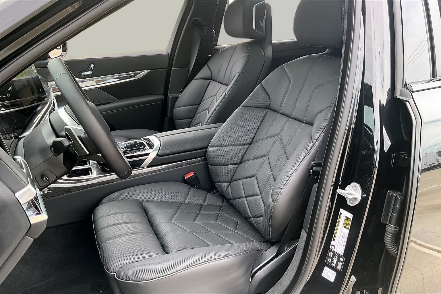 Used 2026 Black Sapphire Metallic BMW 760i xDrive image 7