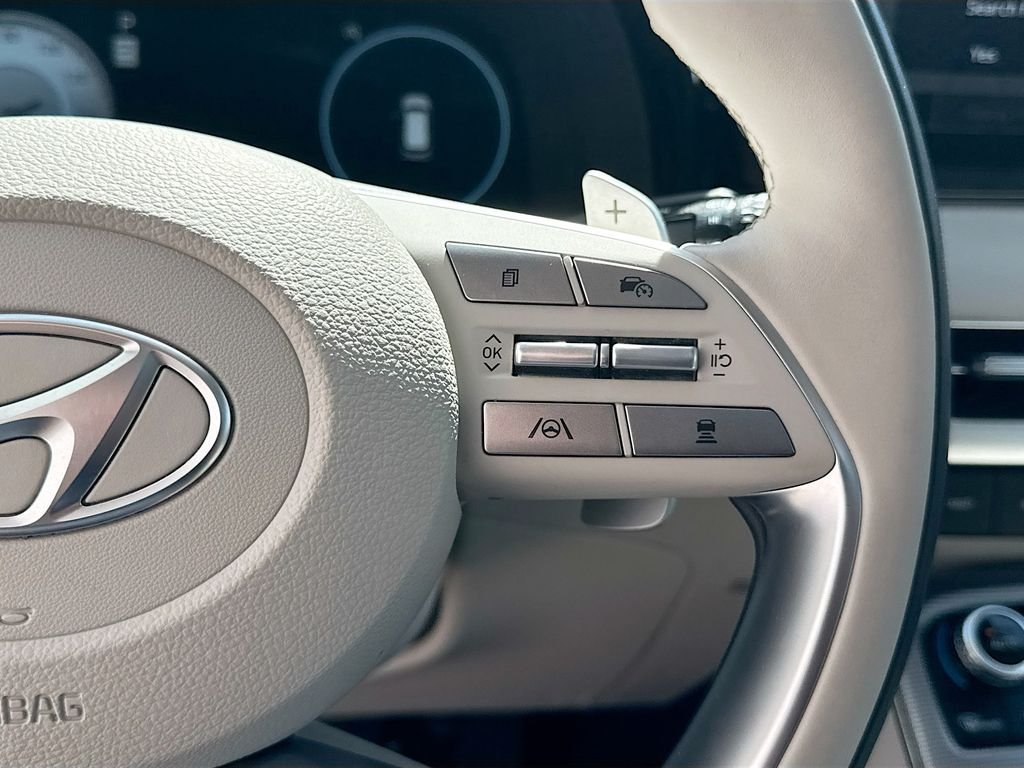 Used 2023 White Hyundai Calligraphy image 13