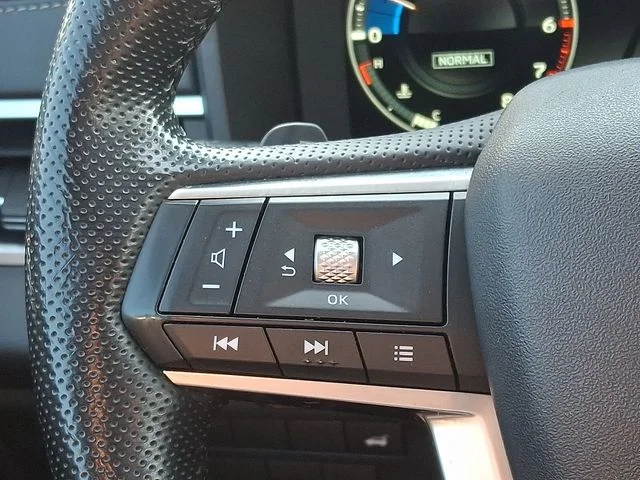 Used 2022  Mitsubishi  image 21