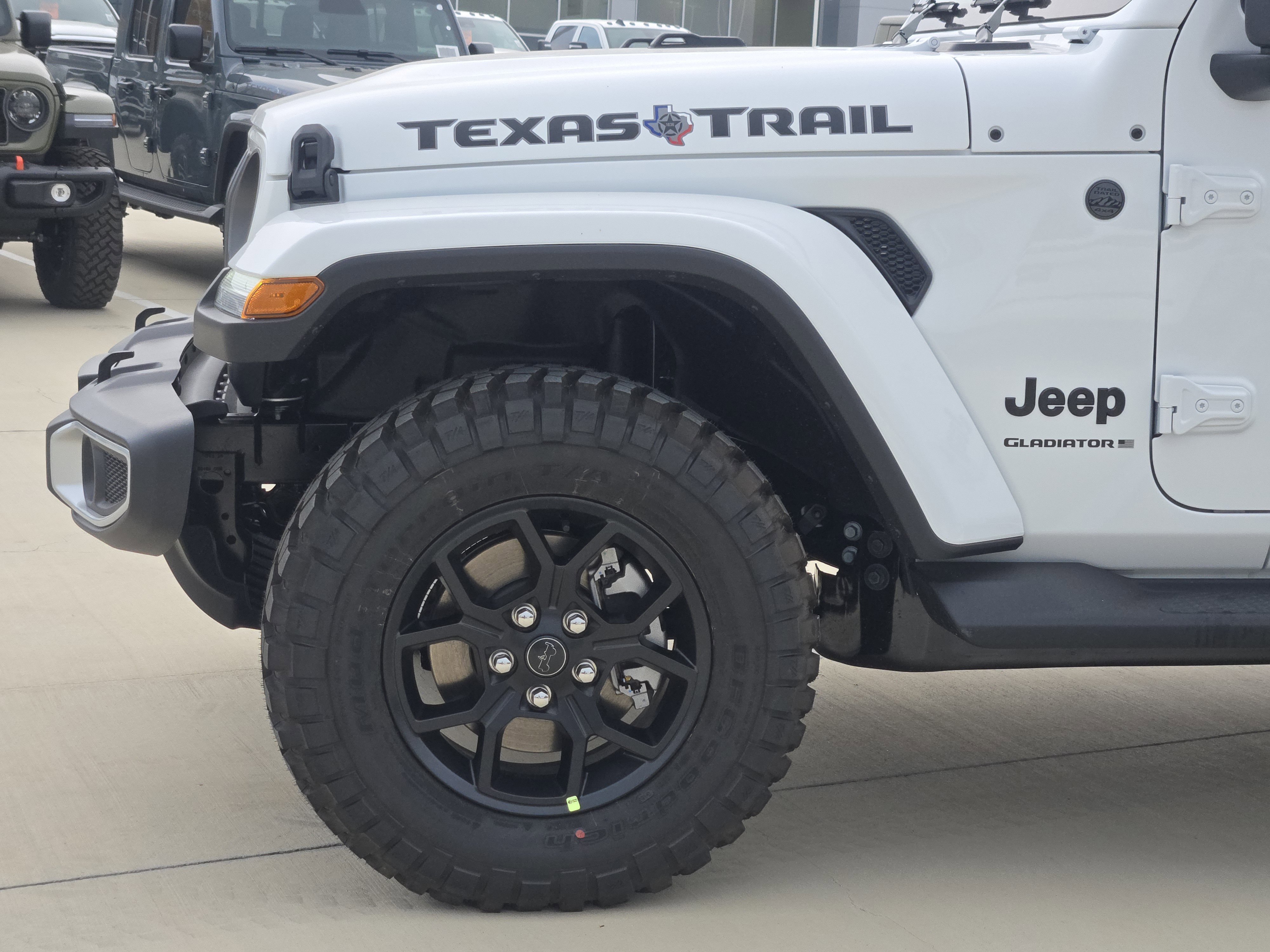 New 2026 Bright White Clear-Coat Exterior Paint Jeep Texas Trail image 6