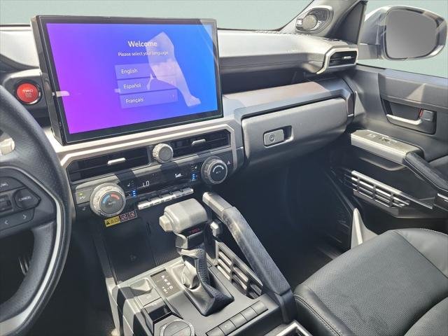 Certified Used 2025 WIND CHILL PEARL Toyota  image 22