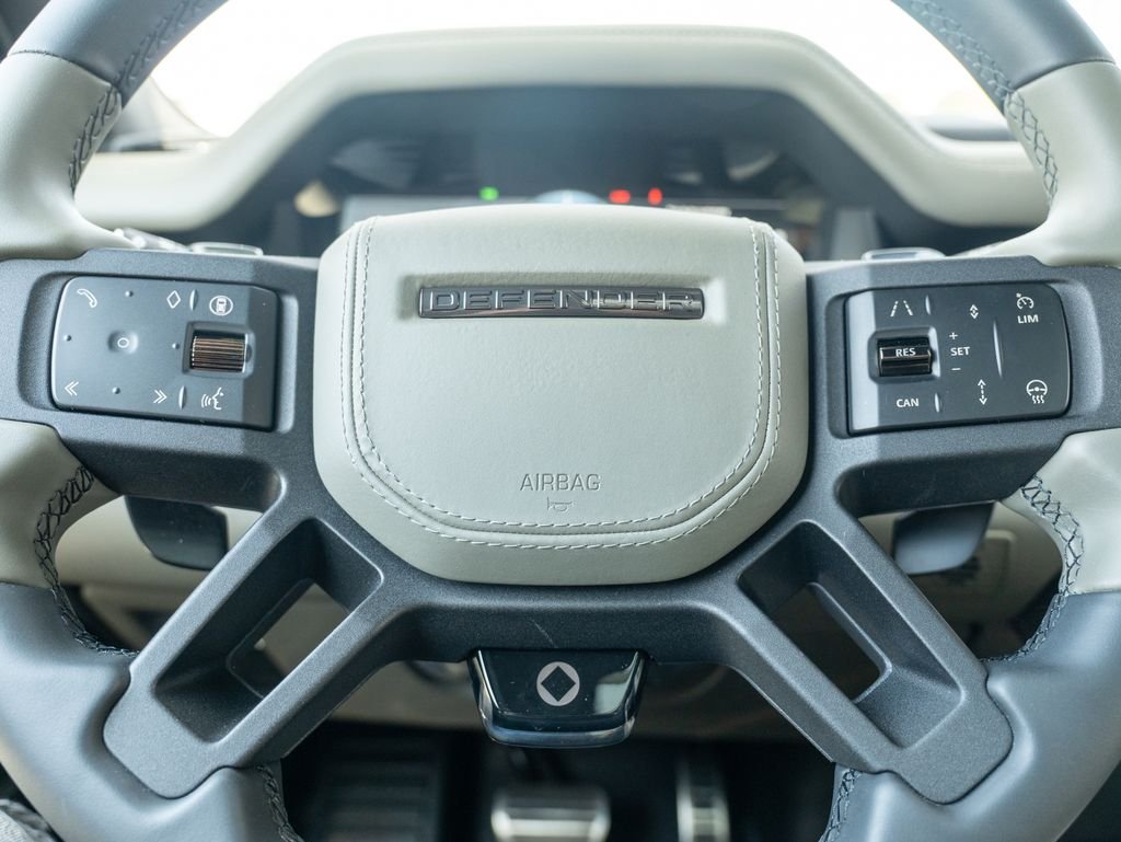 Used 2025 Green Land Rover OCTA image 14