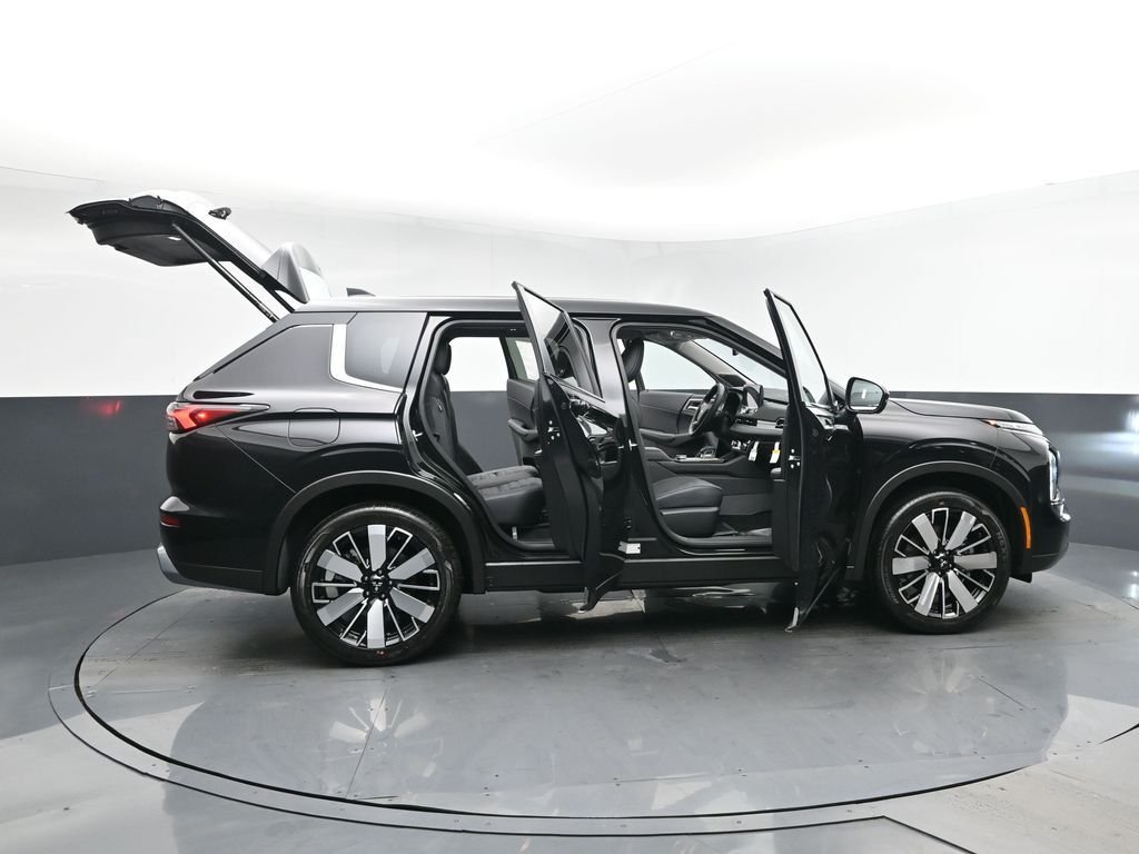 New 2026 Black Mitsubishi SE image 29