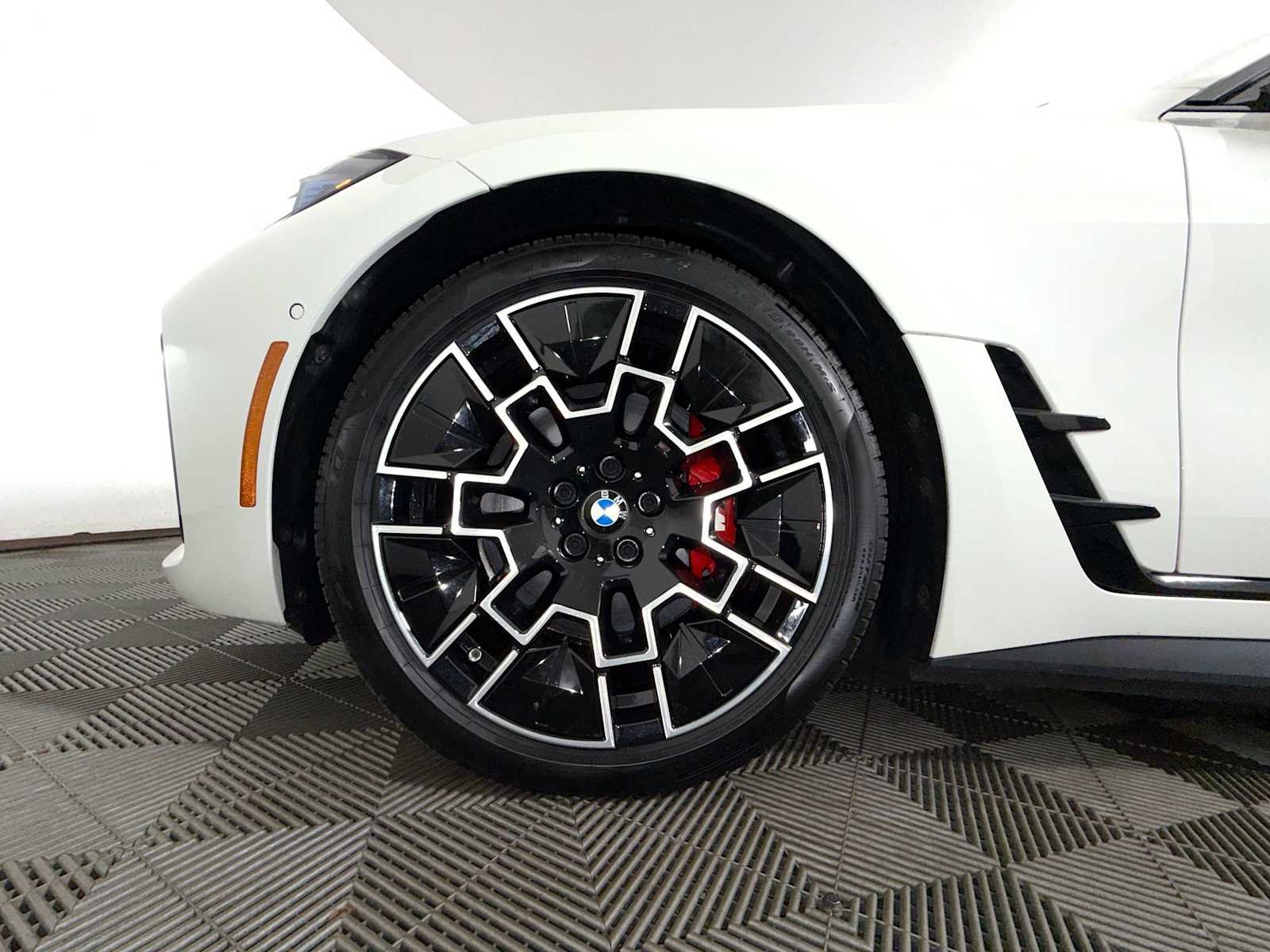 2025 BMW i4 40 - Photo 8